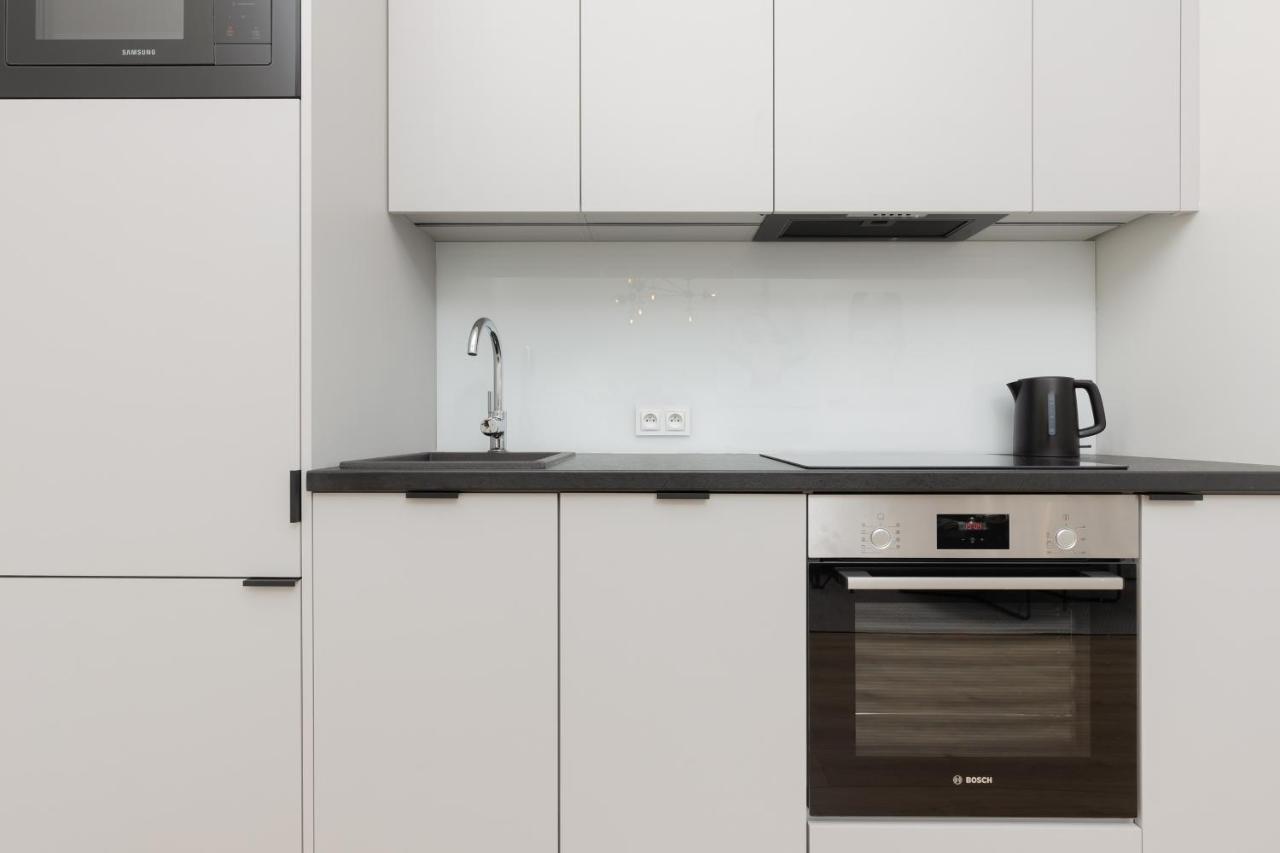 Fashionable City Center Apartment By Noclegi Renters Warschau Buitenkant foto