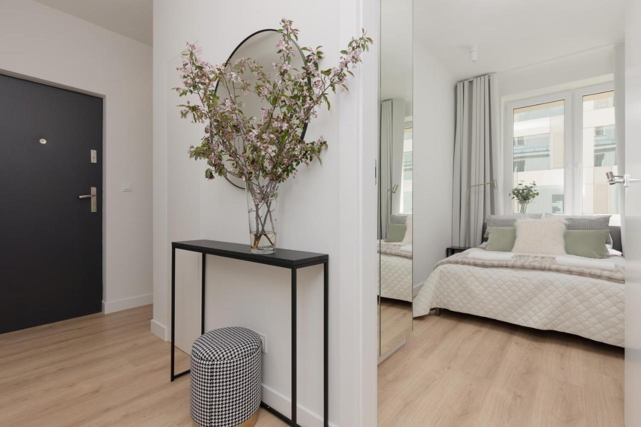 Fashionable City Center Apartment By Noclegi Renters Warschau Buitenkant foto