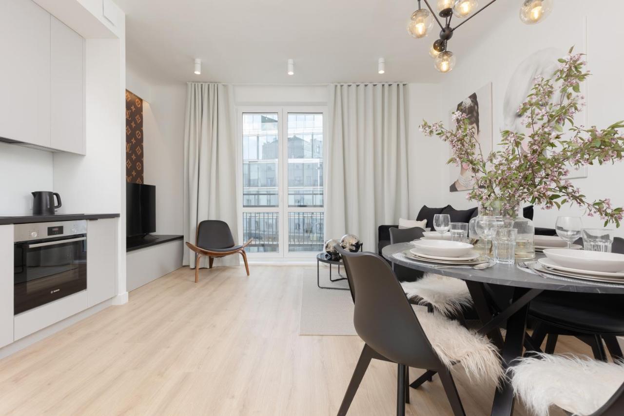 Fashionable City Center Apartment By Noclegi Renters Warschau Buitenkant foto