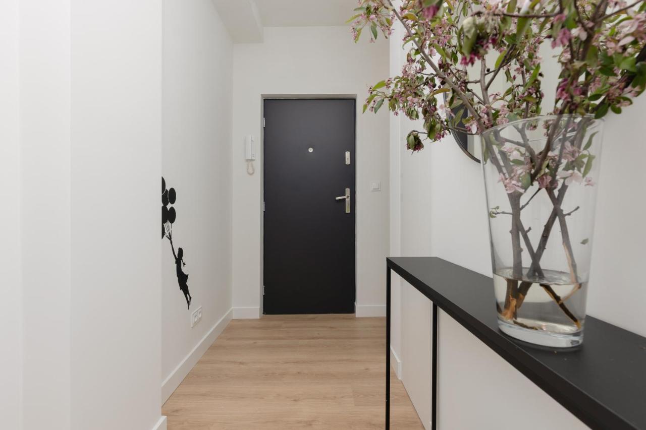 Fashionable City Center Apartment By Noclegi Renters Warschau Buitenkant foto