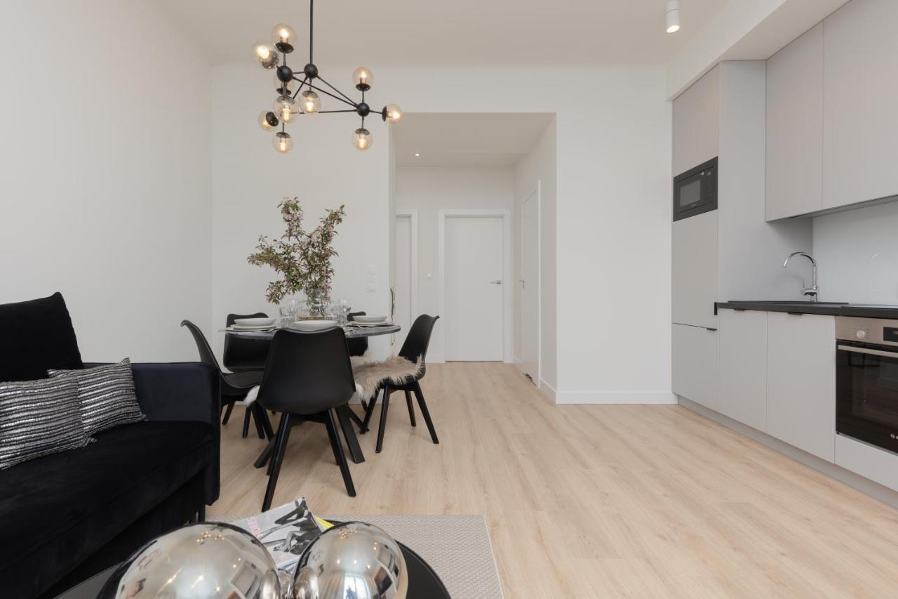 Fashionable City Center Apartment By Noclegi Renters Warschau Buitenkant foto